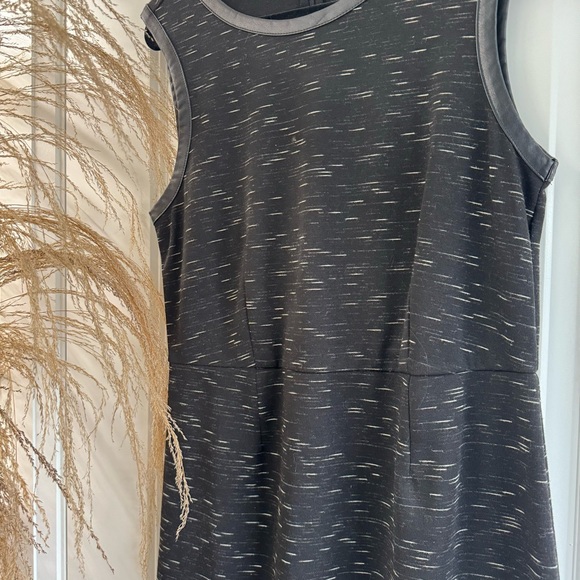 Black shift dress with vegan patent leather edging - Picture 2 of 3